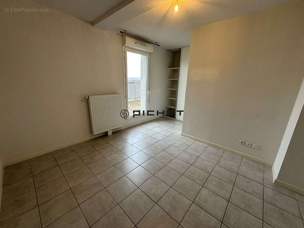 Appartement à VILLENAVE-D&#039;ORNON