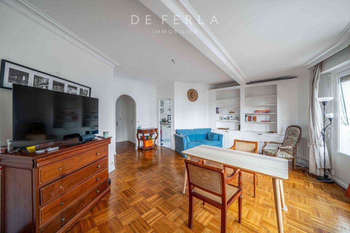 Appartement à PARIS-7E