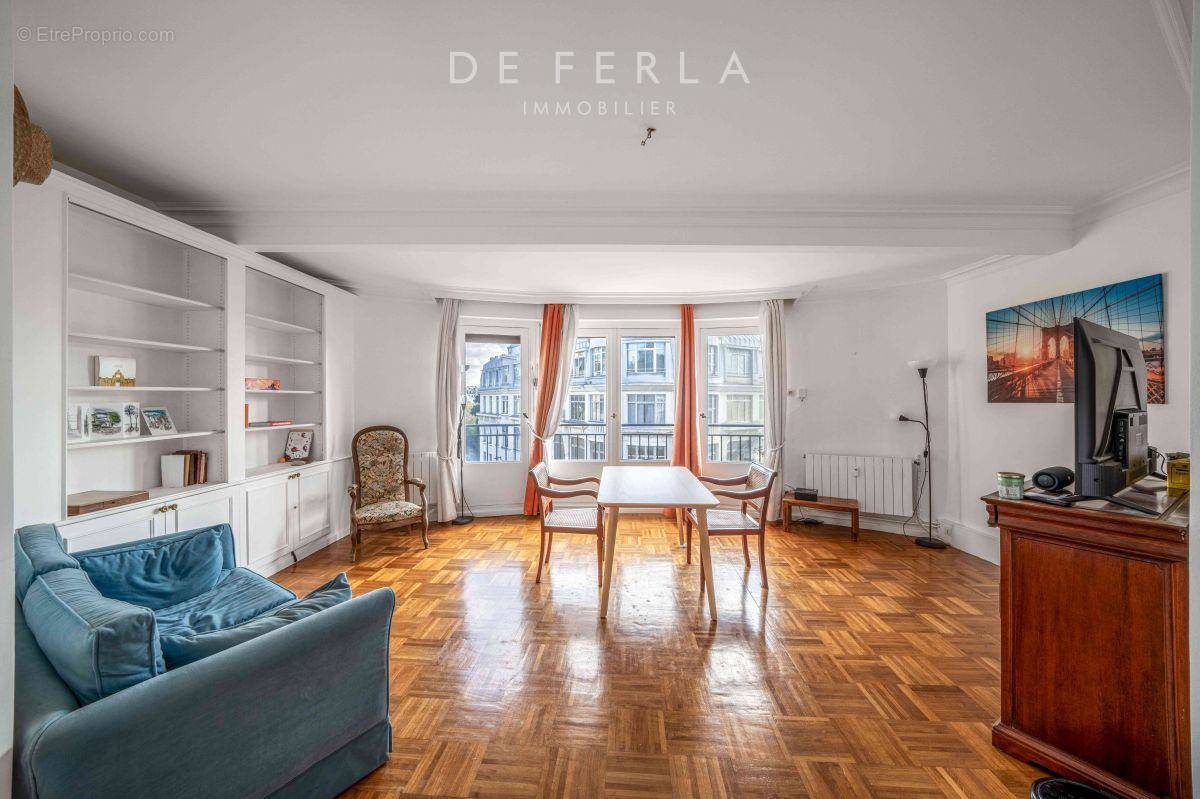 Appartement à PARIS-7E