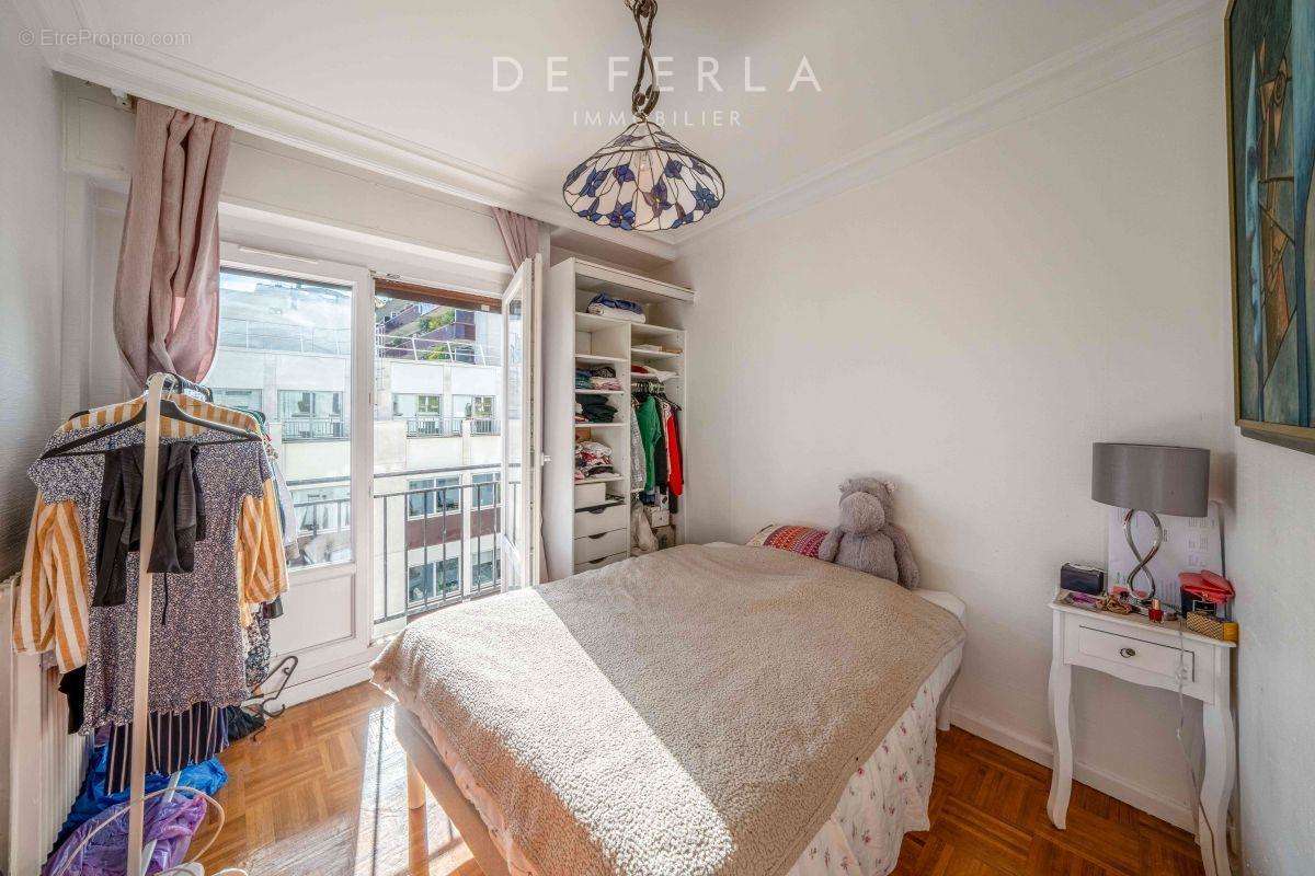 Appartement à PARIS-7E