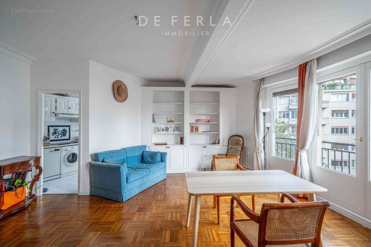 Appartement à PARIS-7E