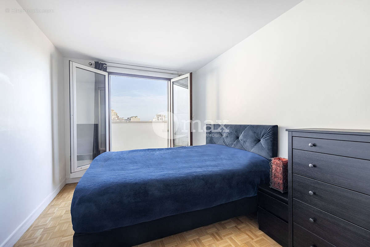 Appartement à COURBEVOIE