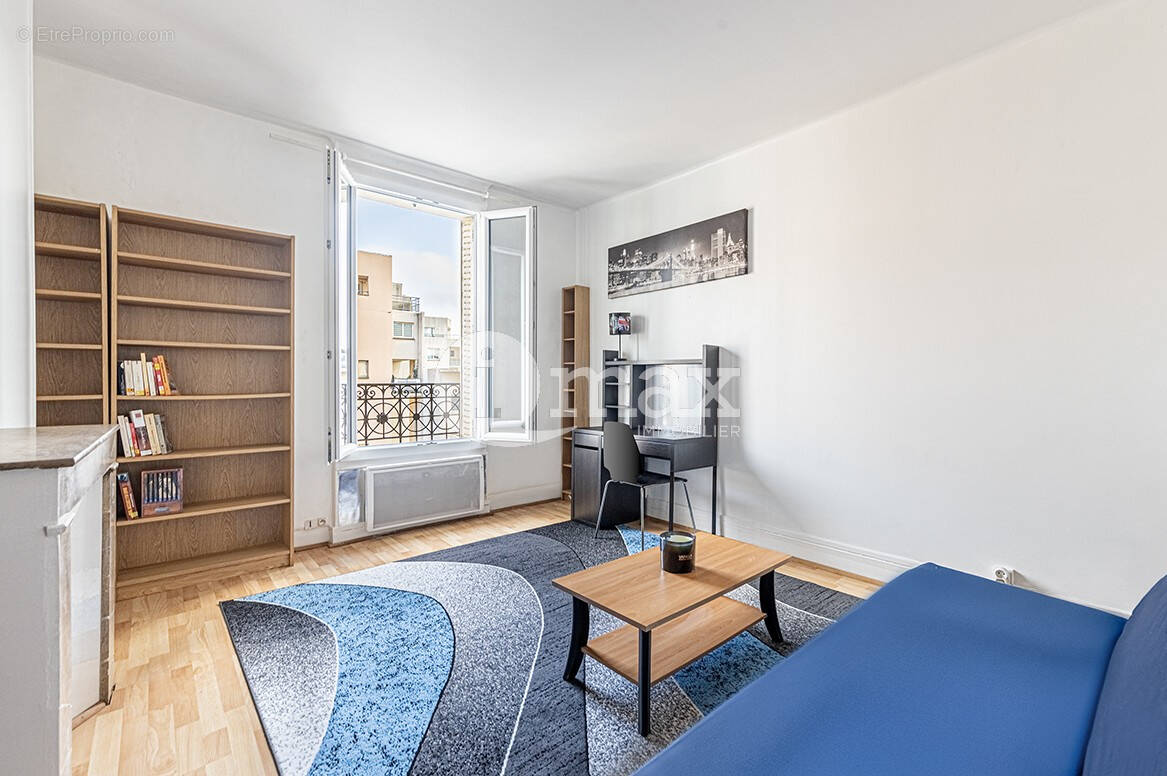 Appartement à COURBEVOIE