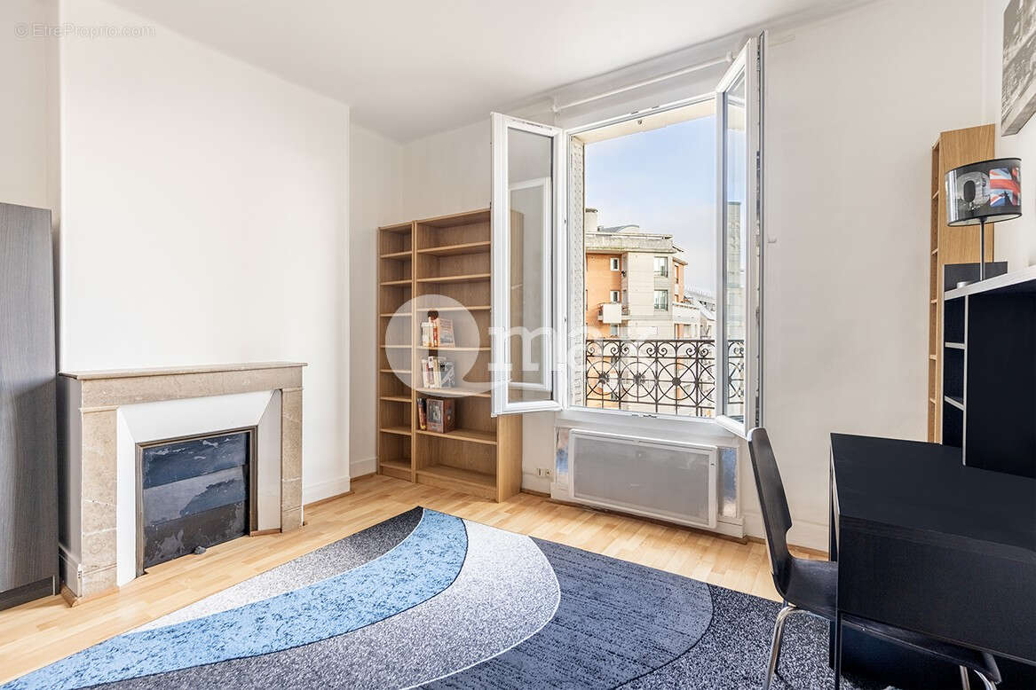 Appartement à COURBEVOIE