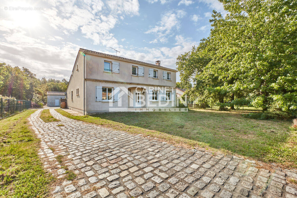 Maison à SAINT-MICHEL-DE-RIEUFRET