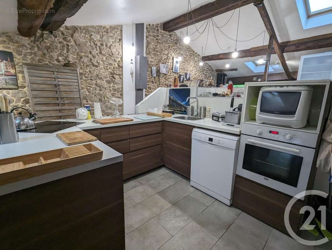 Appartement à SAINT-JULIEN-MOLIN-MOLETTE