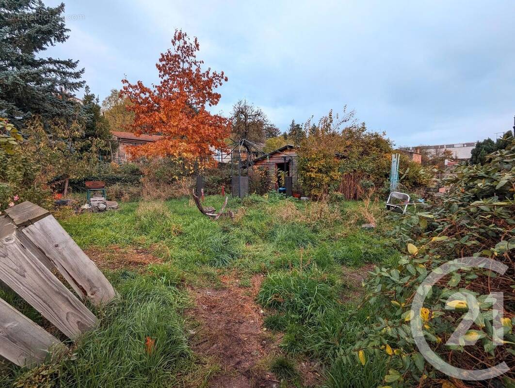 Appartement à SAINT-JULIEN-MOLIN-MOLETTE