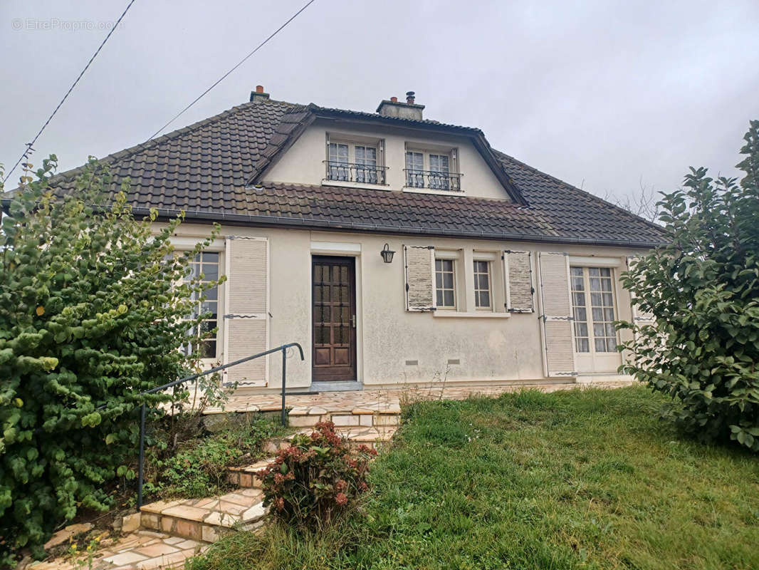 Maison à YEVRES