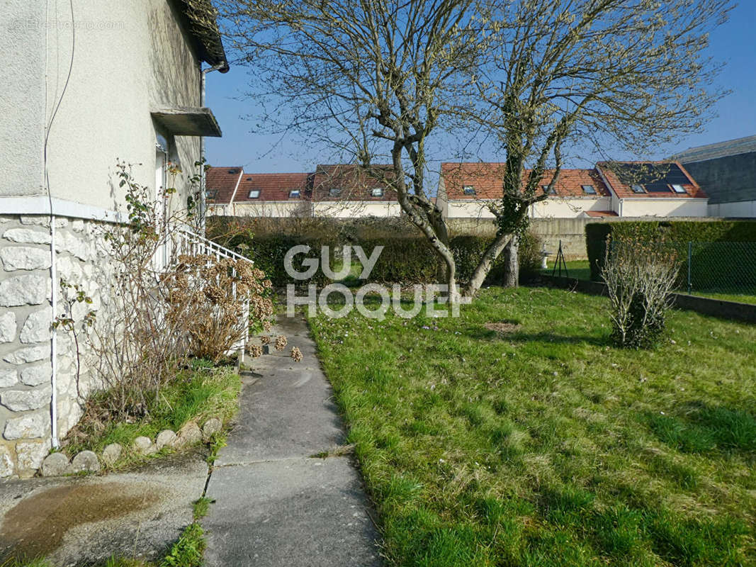 Maison à FONTENAY-TRESIGNY