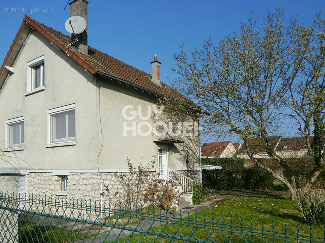 Maison à FONTENAY-TRESIGNY