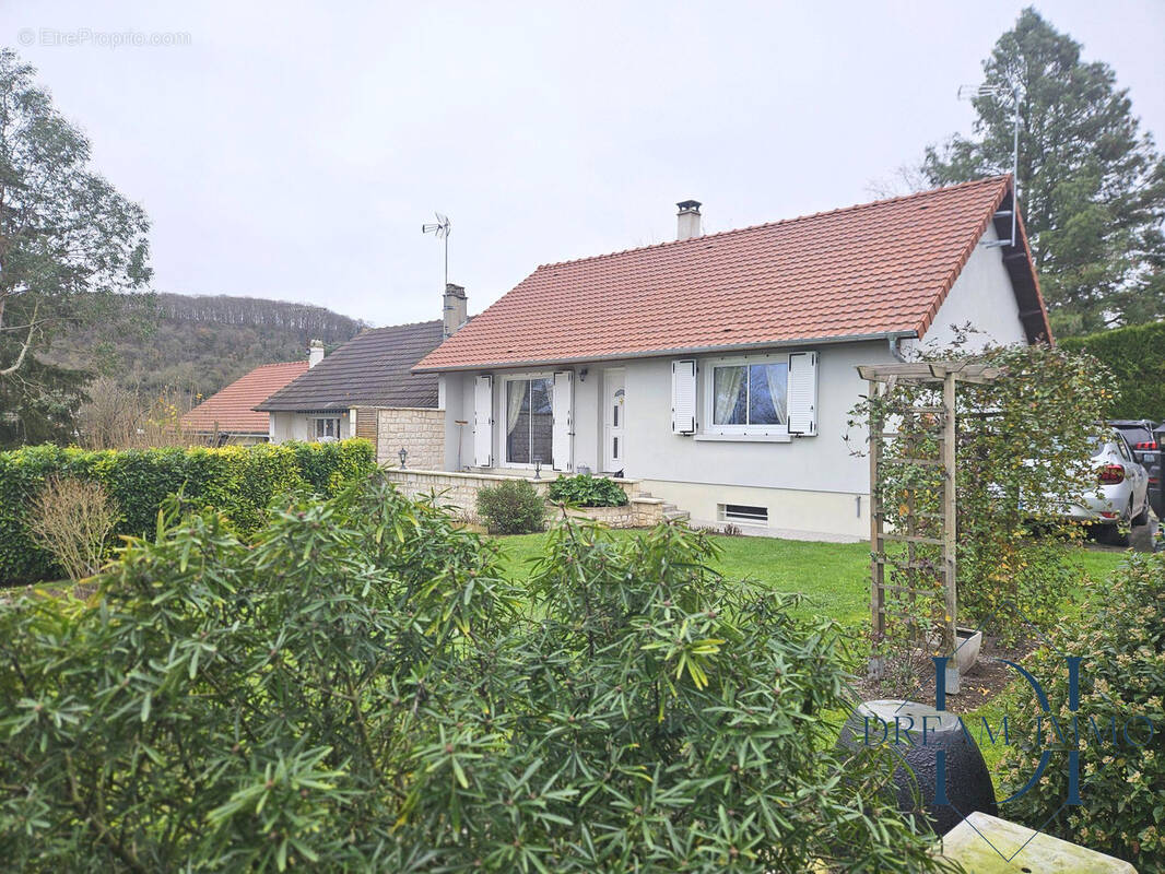 Façade arrière avec jardin clos - Maison à PORT-MORT