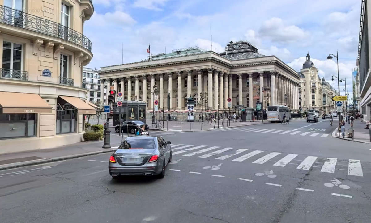 Commerce à PARIS-2E