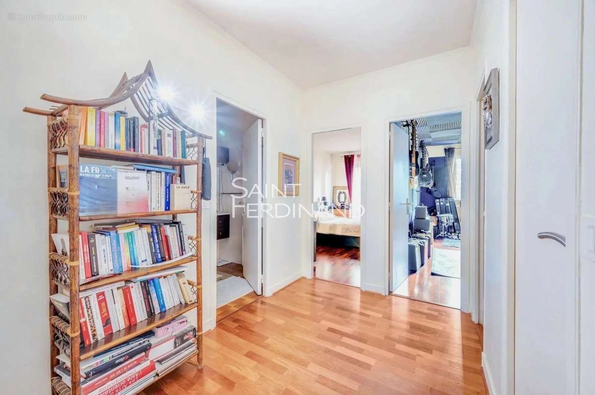 Appartement à NEUILLY-SUR-SEINE