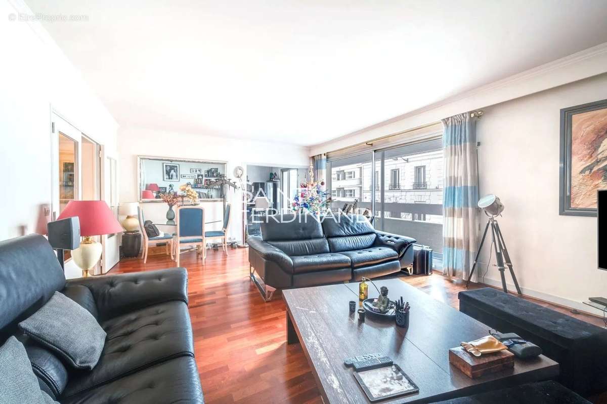 Appartement à NEUILLY-SUR-SEINE