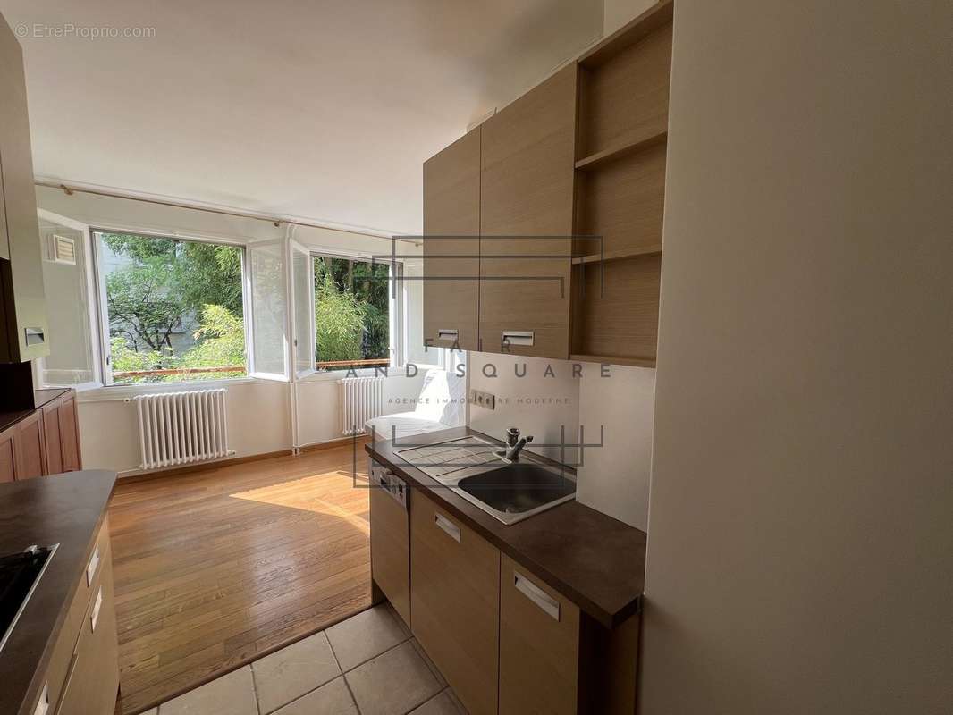 Appartement à NEUILLY-SUR-SEINE