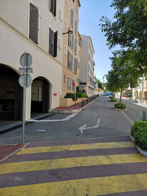 Parking à SAINT-TROPEZ