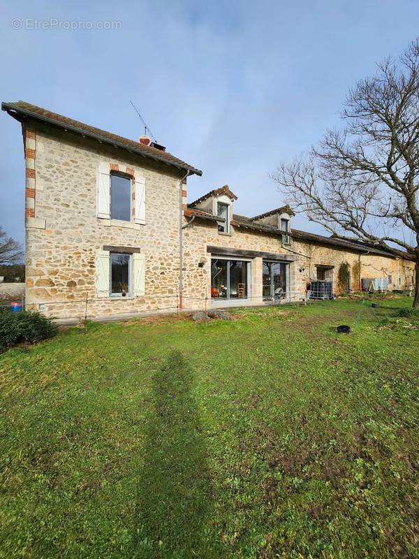 Maison à SAINT-JUNIEN