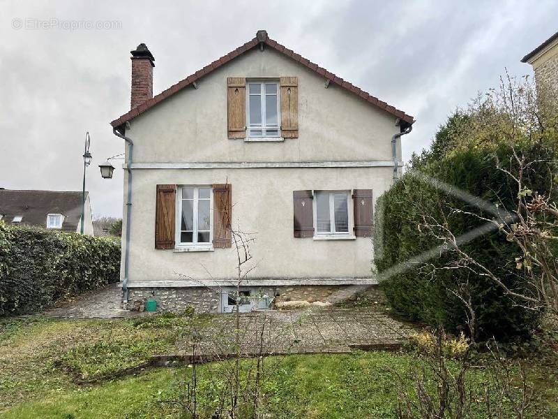 Maison à VARENNES-JARCY