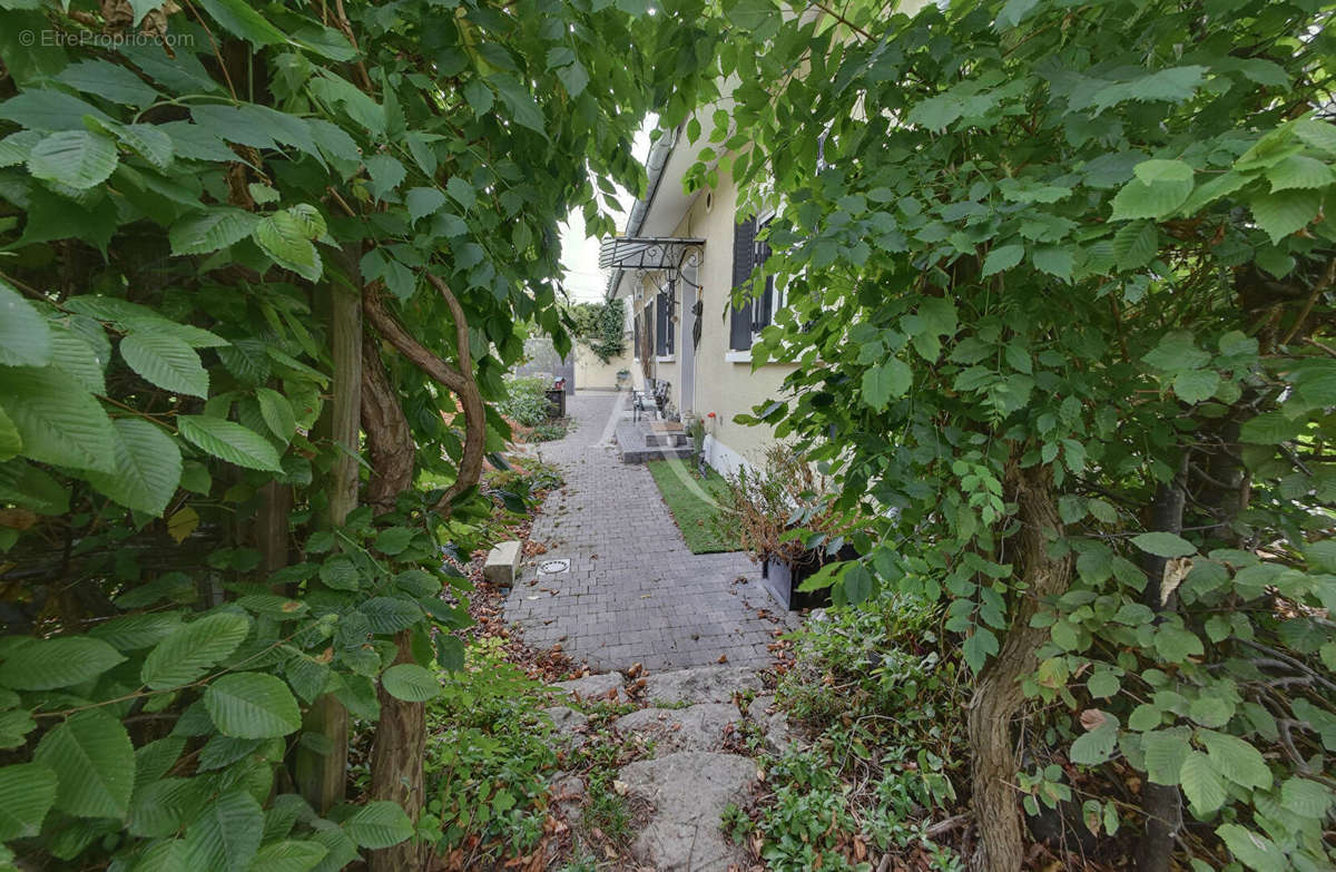 Maison à LE PERREUX-SUR-MARNE