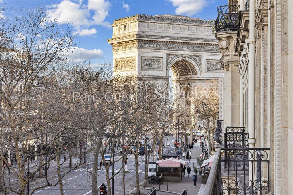 Appartement à PARIS-8E