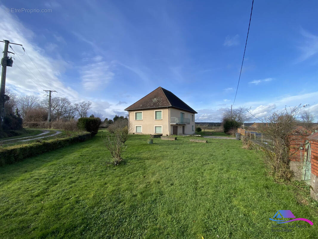 VUE DU JARDIN - Maison à SAINT-SATURNIN