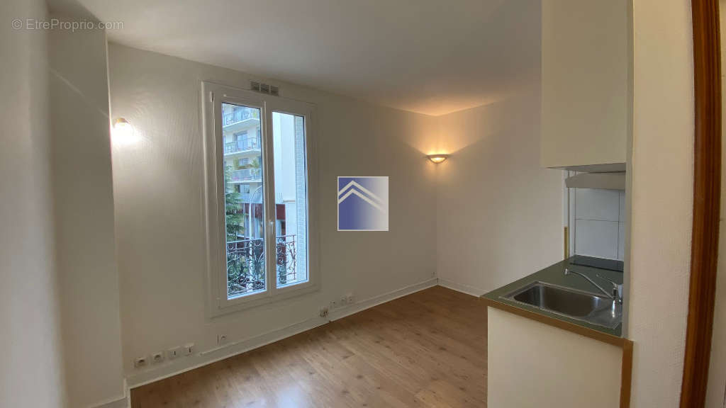 Appartement à COURBEVOIE