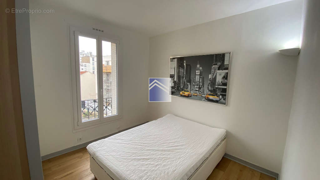 Appartement à COURBEVOIE