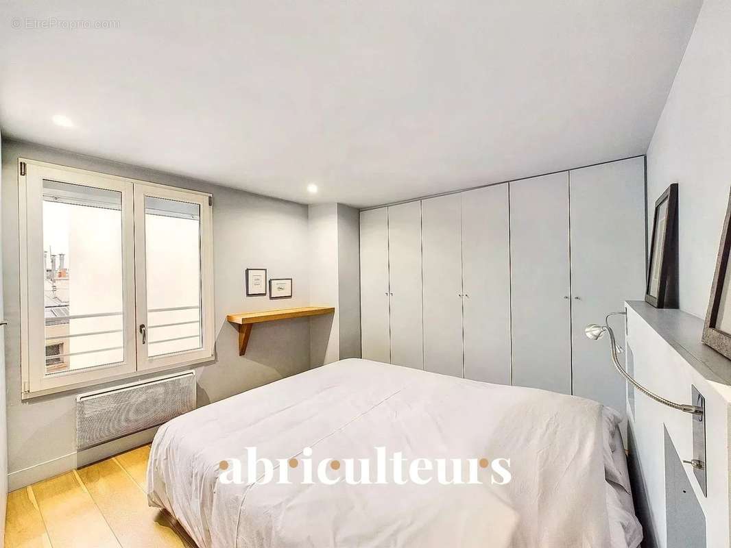 Appartement à PARIS-1E