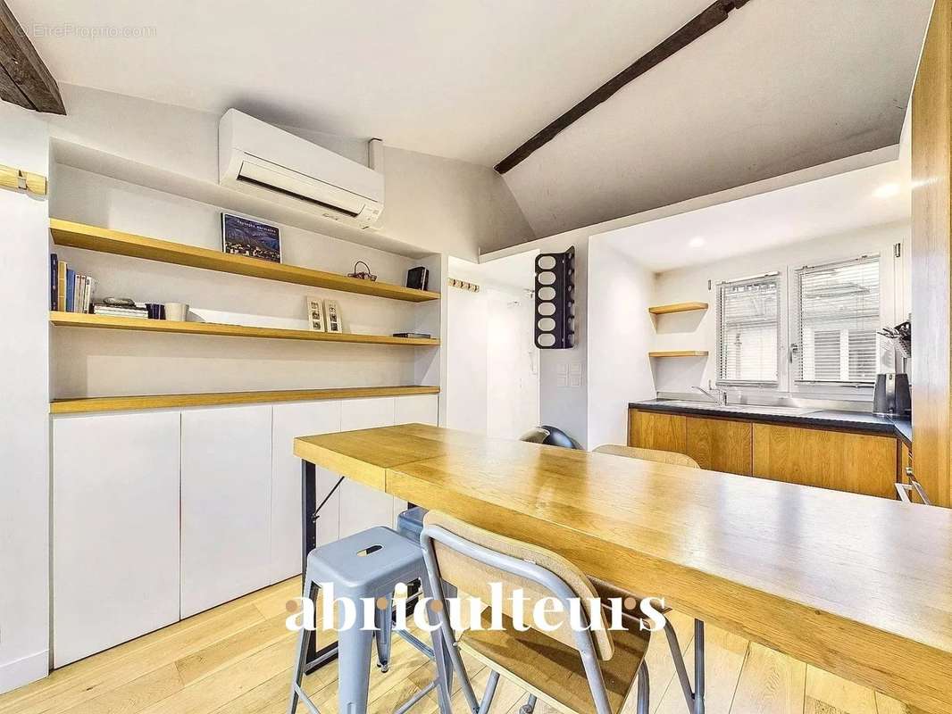 Appartement à PARIS-1E