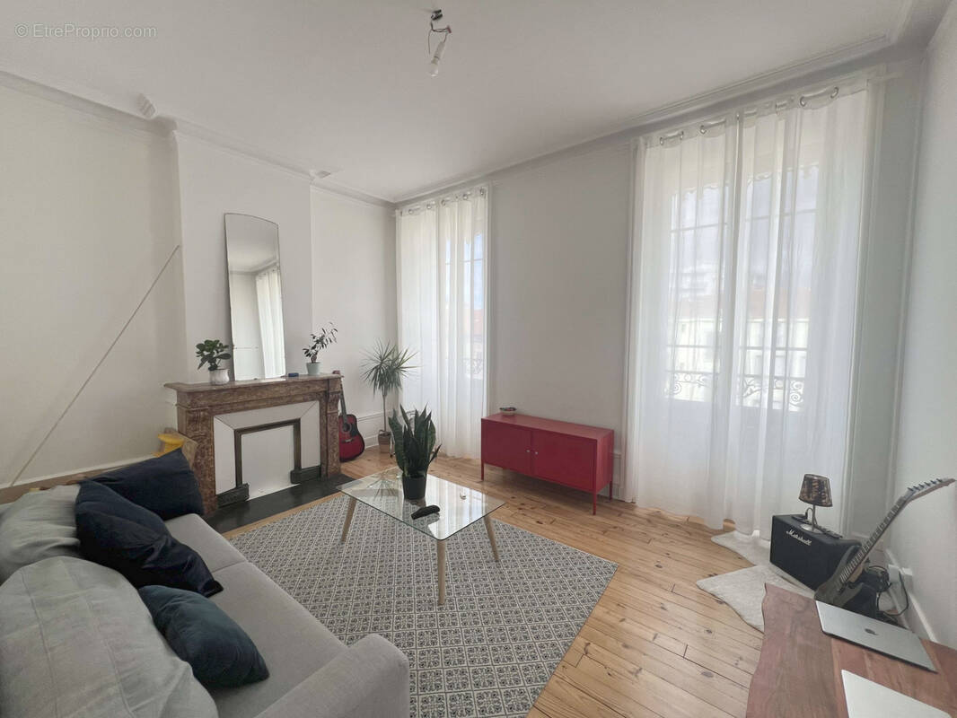 Appartement à SAINT-ETIENNE