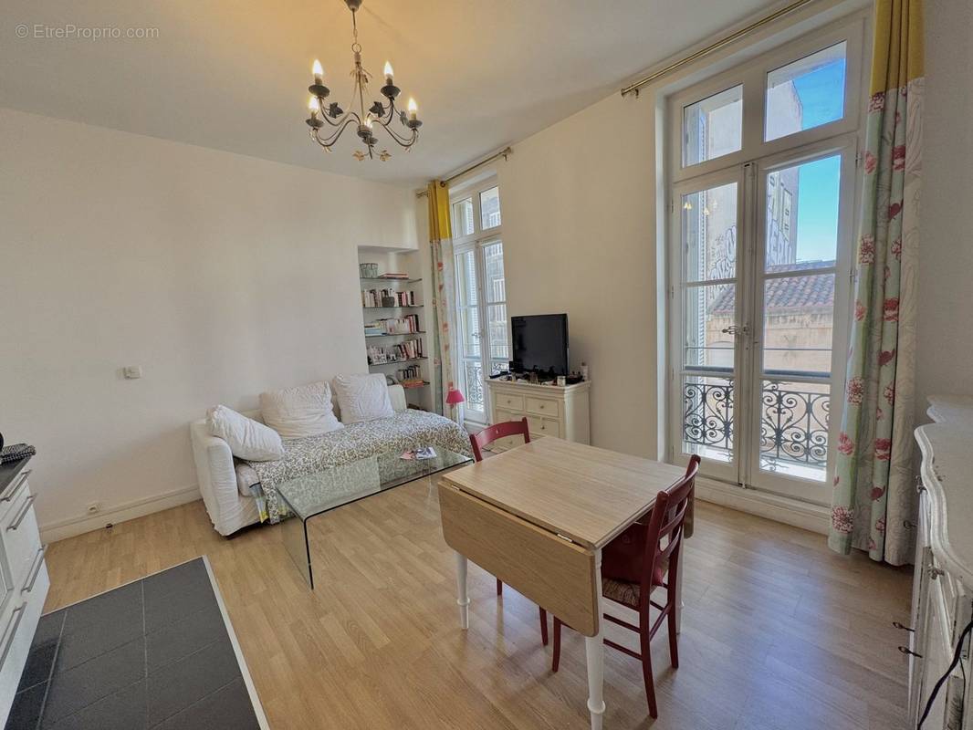 Appartement à MARSEILLE-2E