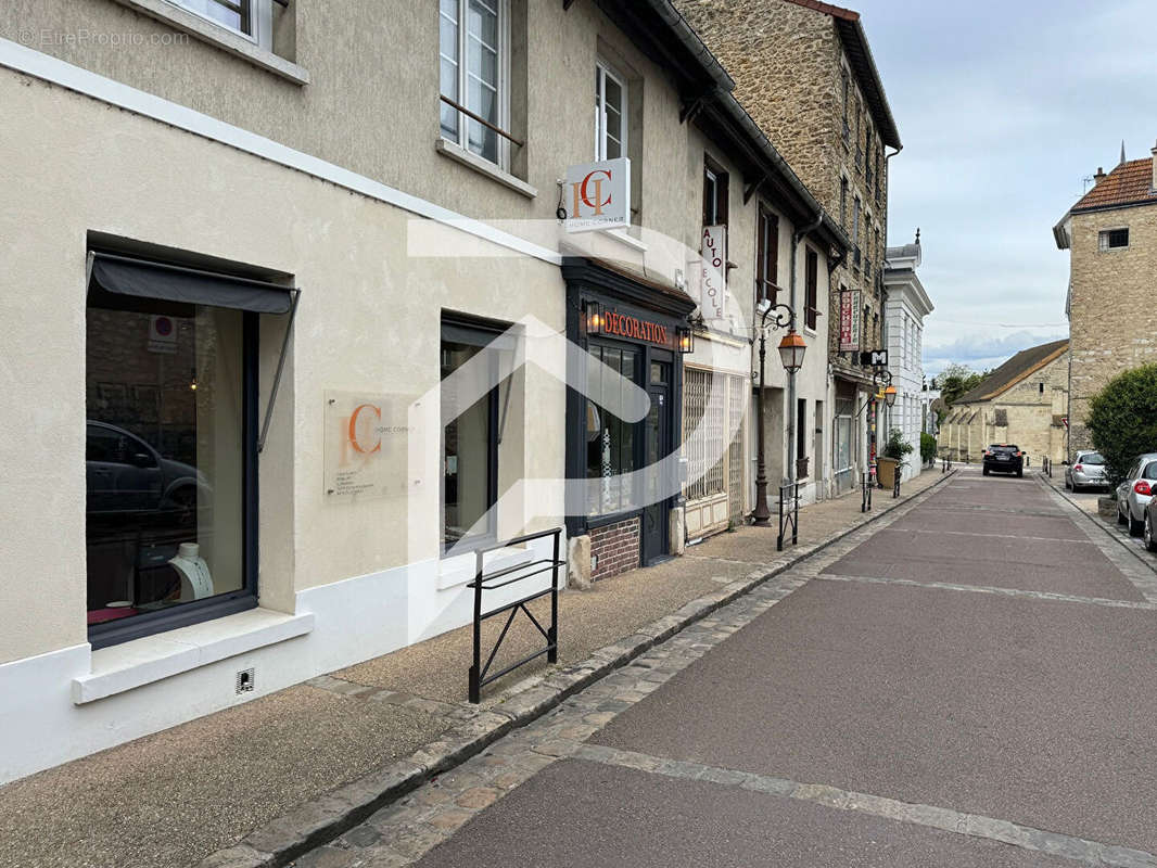 Commerce à VILLENNES-SUR-SEINE