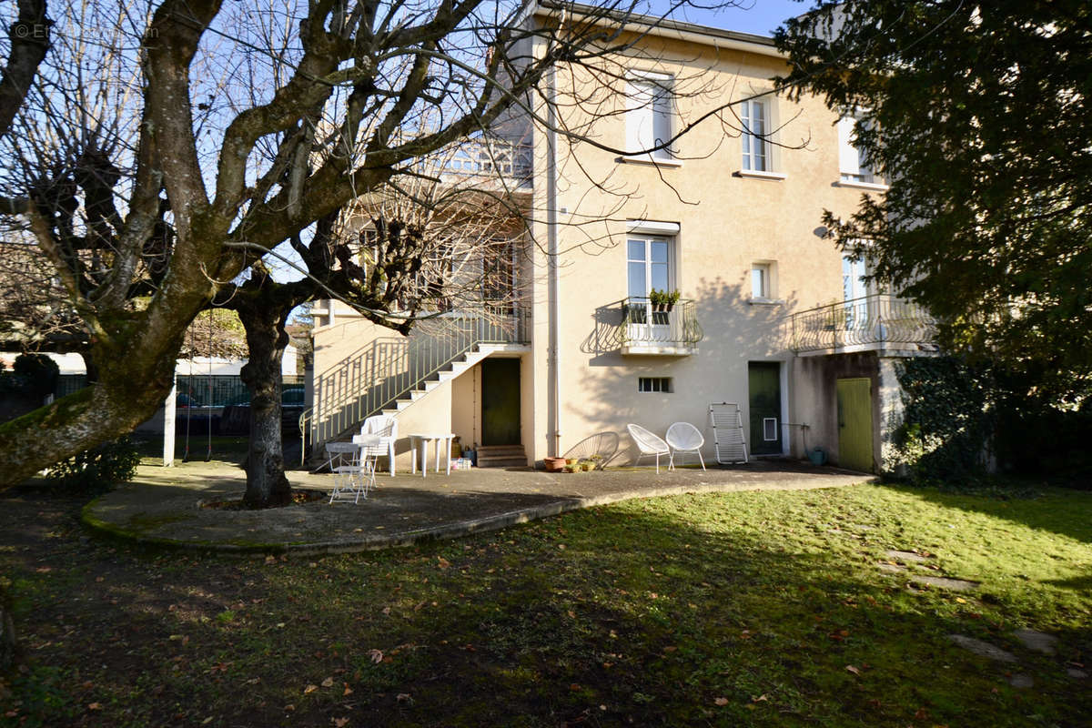 Maison à MONTROND-LES-BAINS