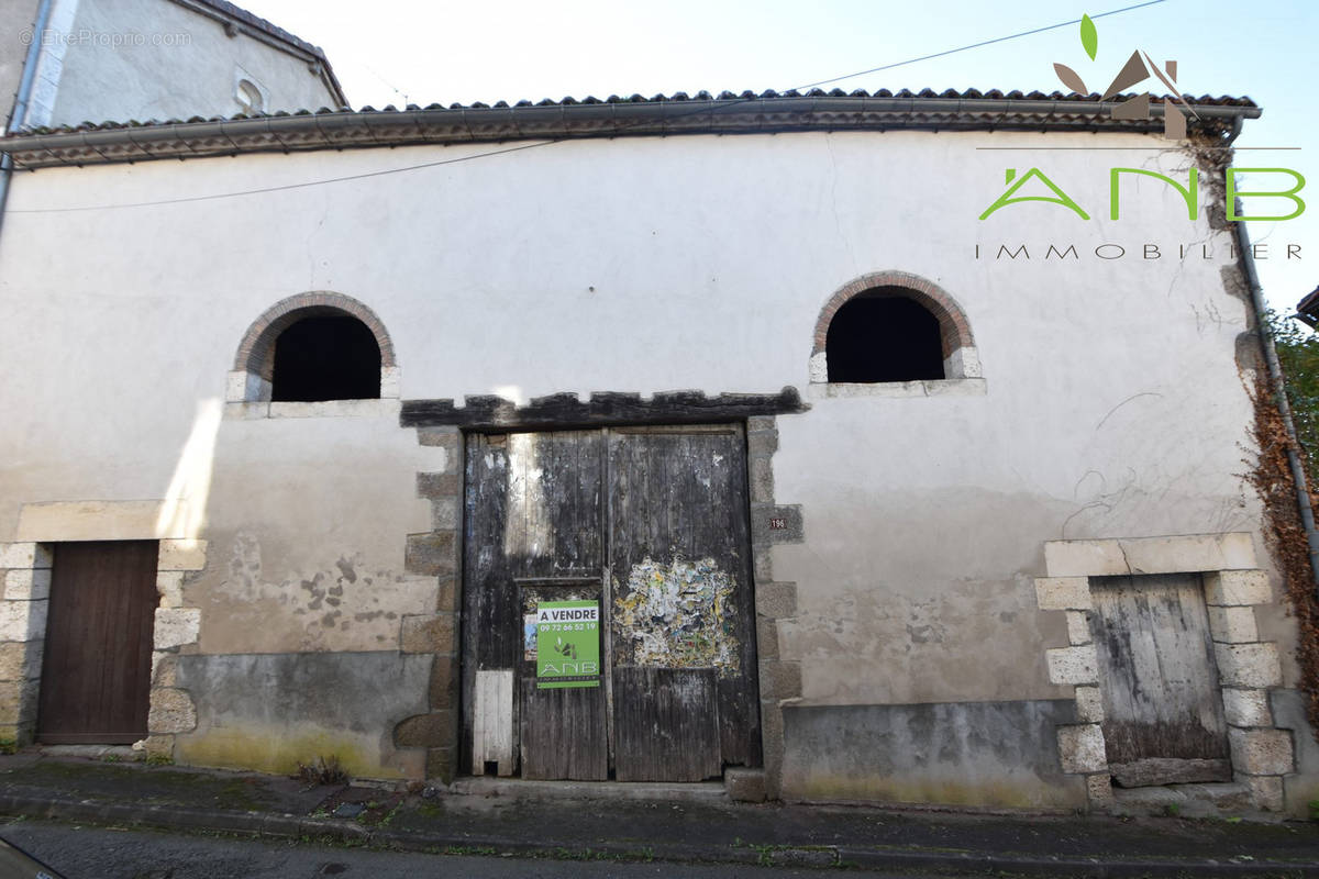 Appartement à BUSSIERE-BADIL