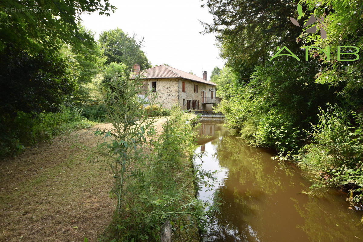 Maison à ORADOUR-SUR-VAYRES