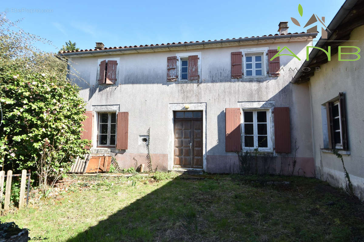 Maison à MONTEMBOEUF