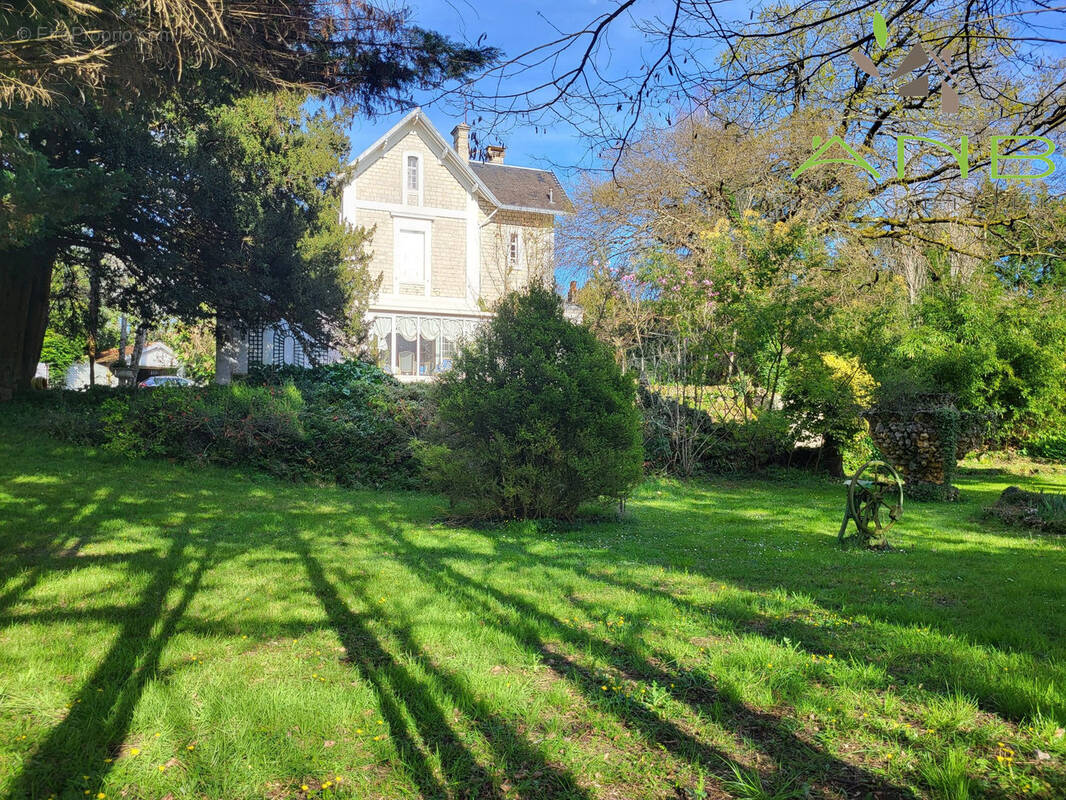 Maison à BUSSAC-SUR-CHARENTE