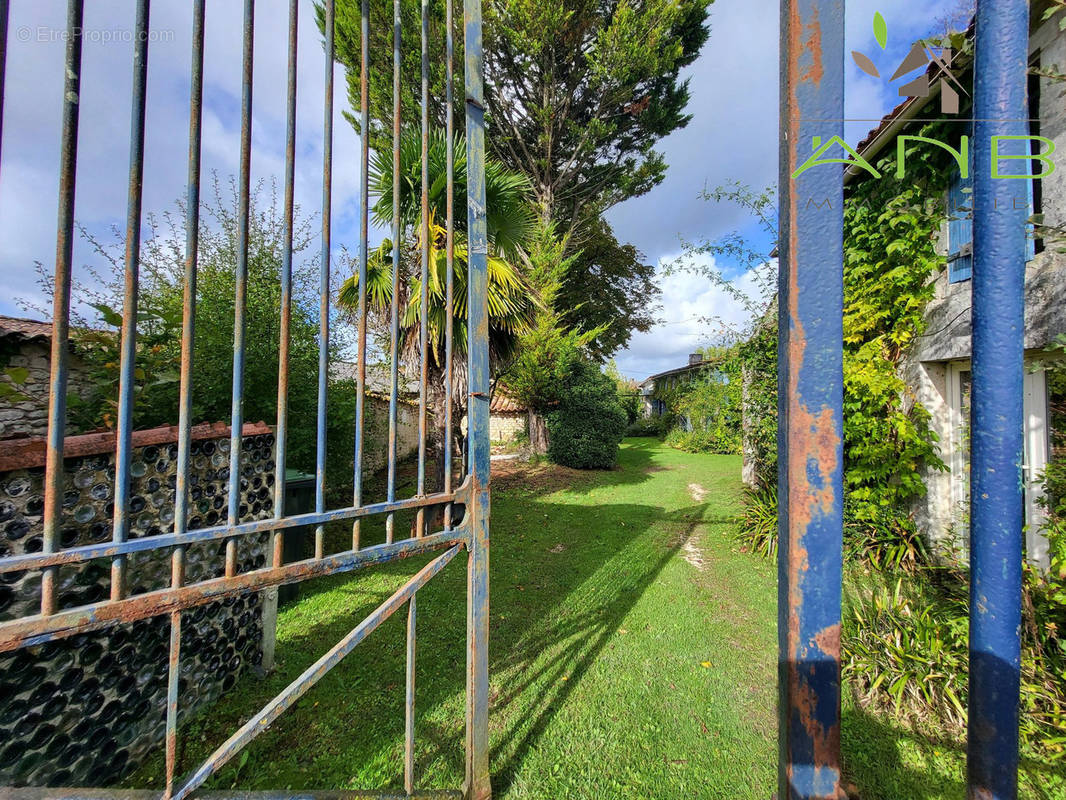 Maison à CHERAC