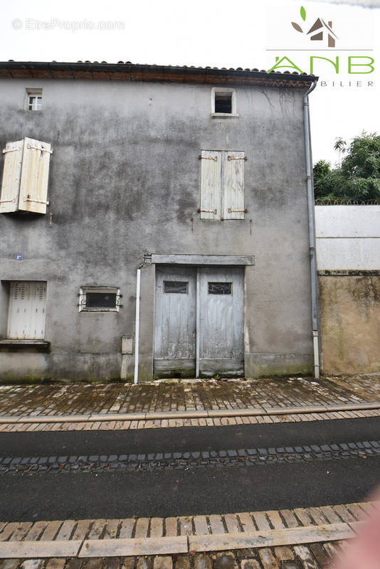 Parking à MONTBRON