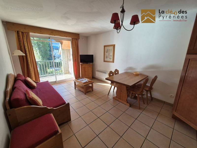 pièce à vivre - Appartement à VIELLE-AURE