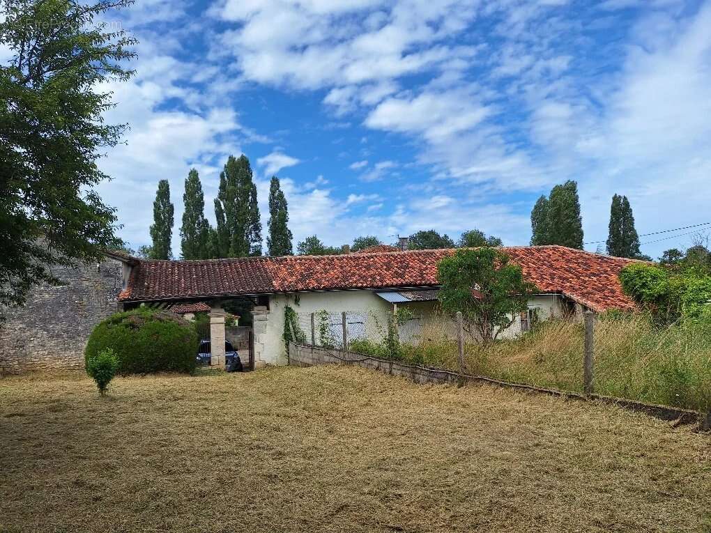 Maison à SAINT-FRONT