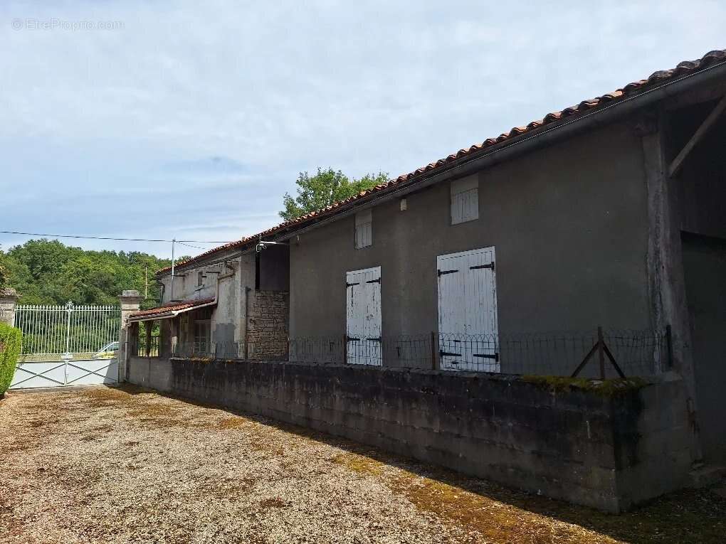 Maison à SAINT-FRONT