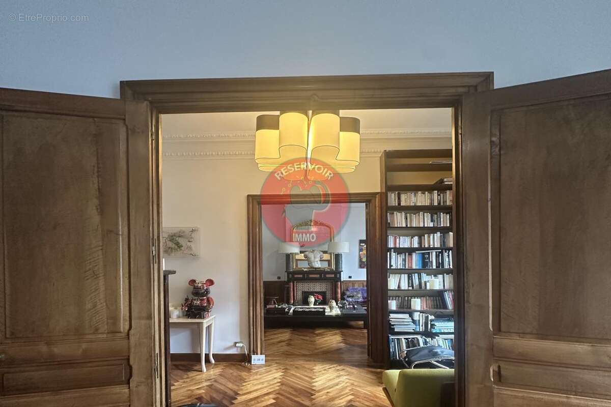 Appartement à MARSEILLE-1E