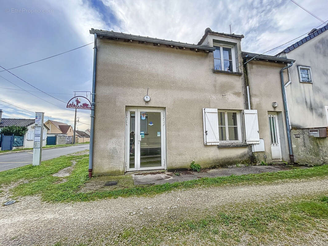 Maison à LES ECRENNES