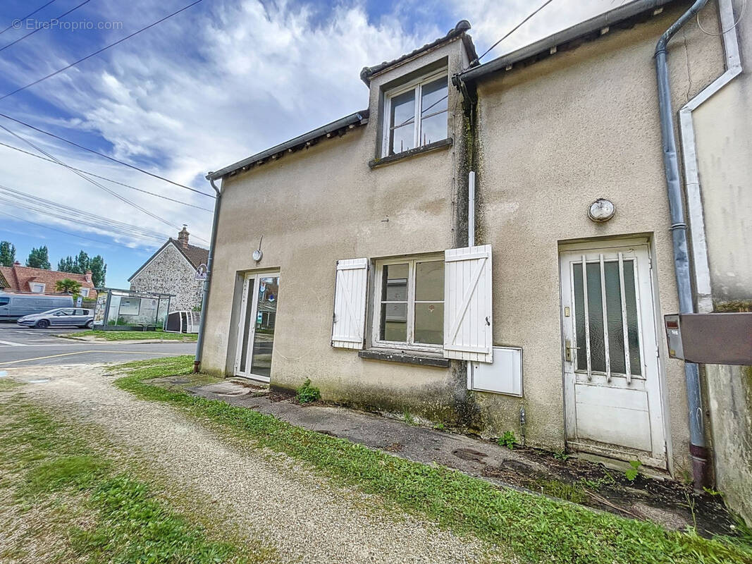 Maison à LES ECRENNES