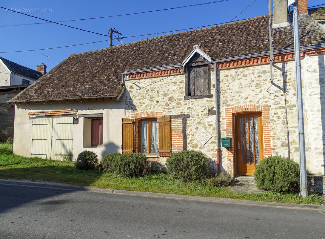 Maison à DUN-LE-POELIER