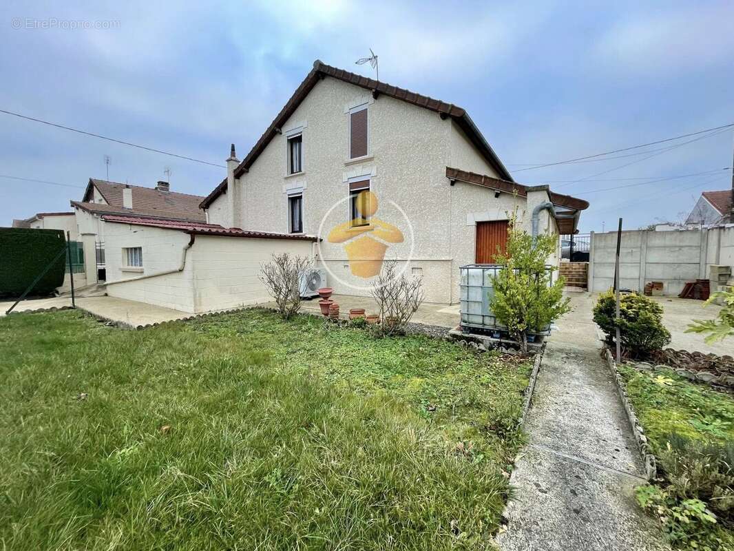 Maison à MONTESCOURT-LIZEROLLES