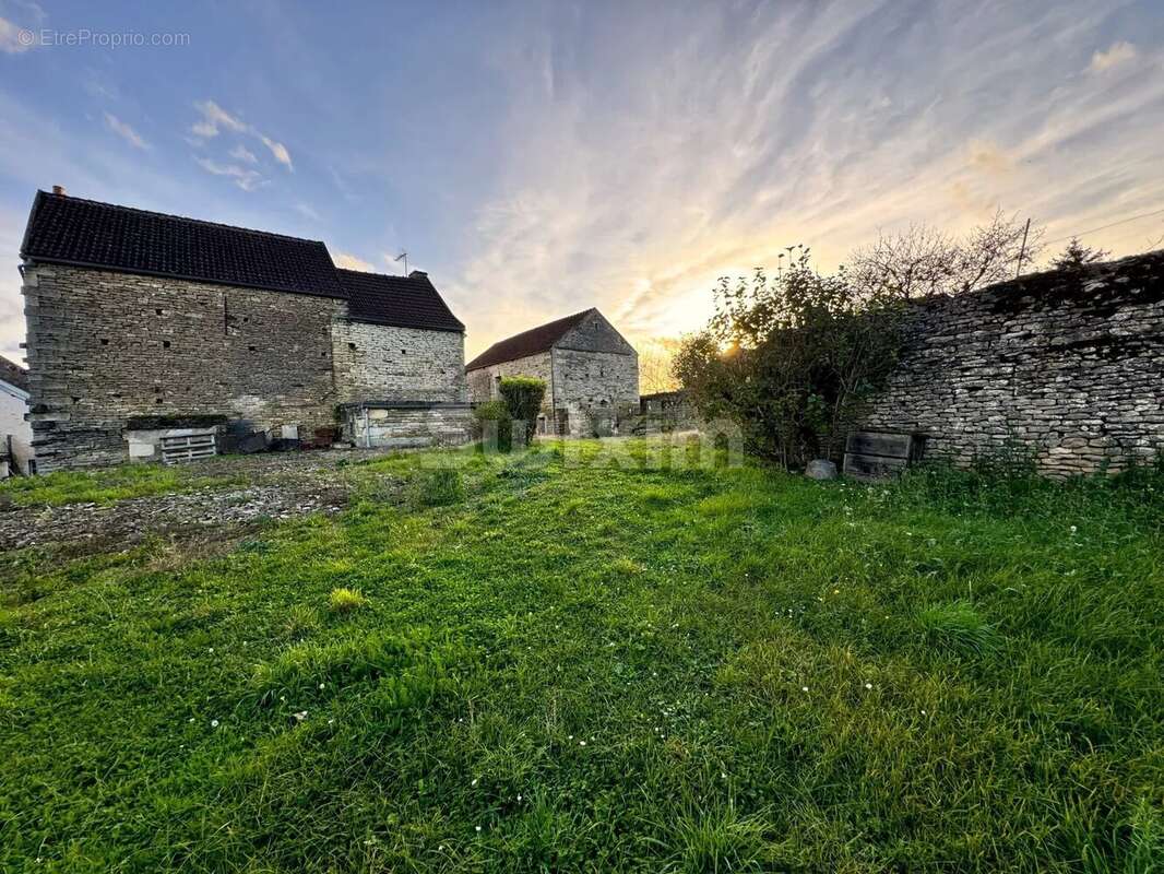 Maison à FAIN-LES-MOUTIERS