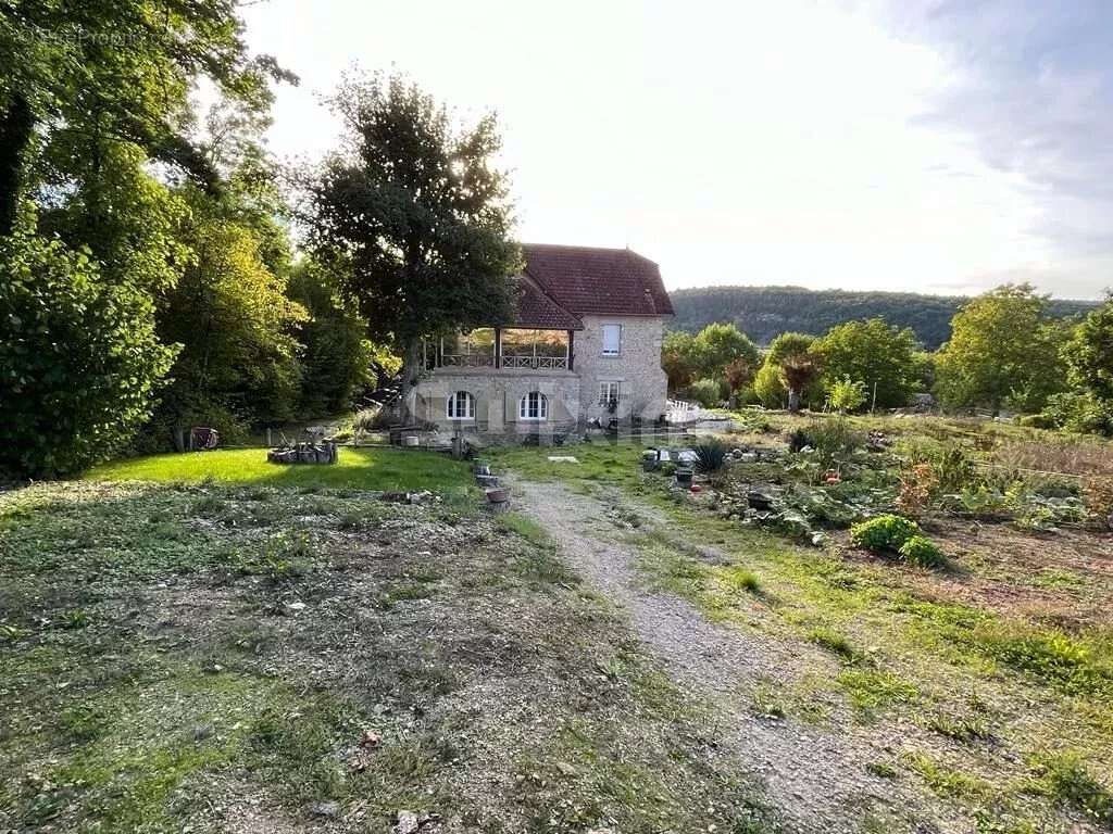 Maison à AVALLON