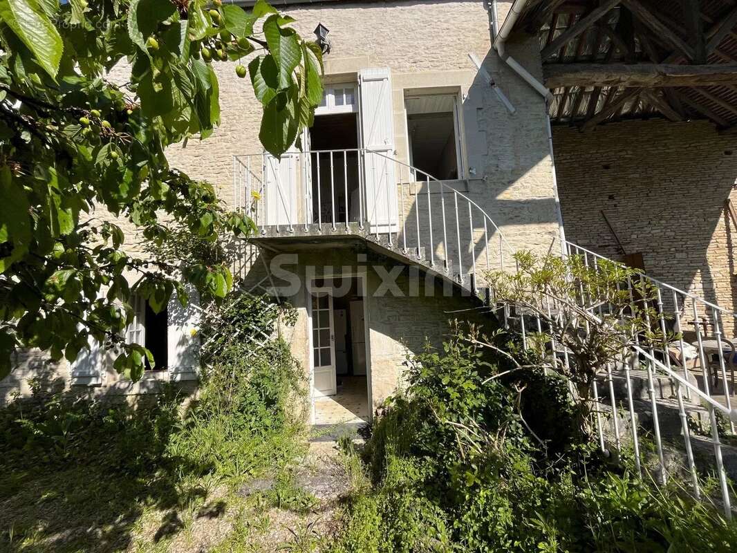 Maison à NOYERS